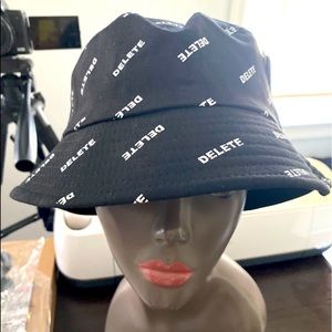 Delete featured bucket hat✨